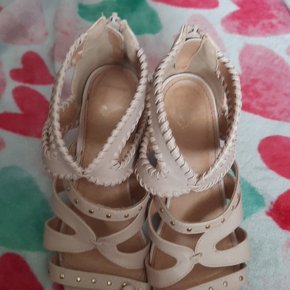 Platforms - Picture 5 of 6